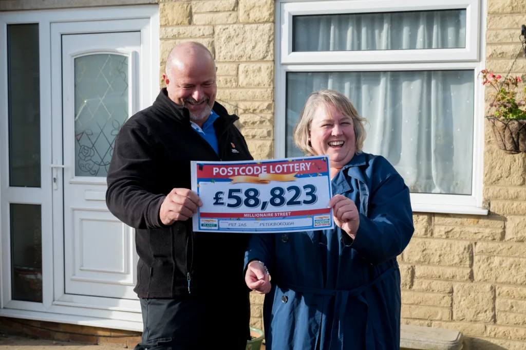PPL_WIN_MST_ PE72AS_PETERBOROUGH_1123(4) - News for Peterborough Winner Melissa Setchfield receives her cheque alongside husband John